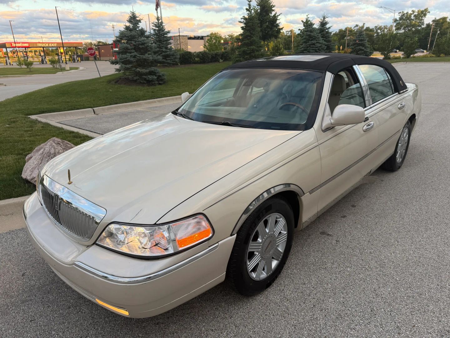 lincoln town car 2003 1LNHM83W83Y613605 image lincoln town car 2003 1LNHM83W83Y613605 image